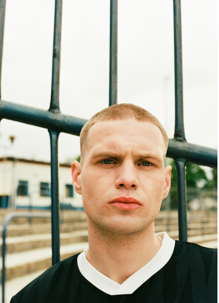 Trade Republic Sports — footballer in black kit